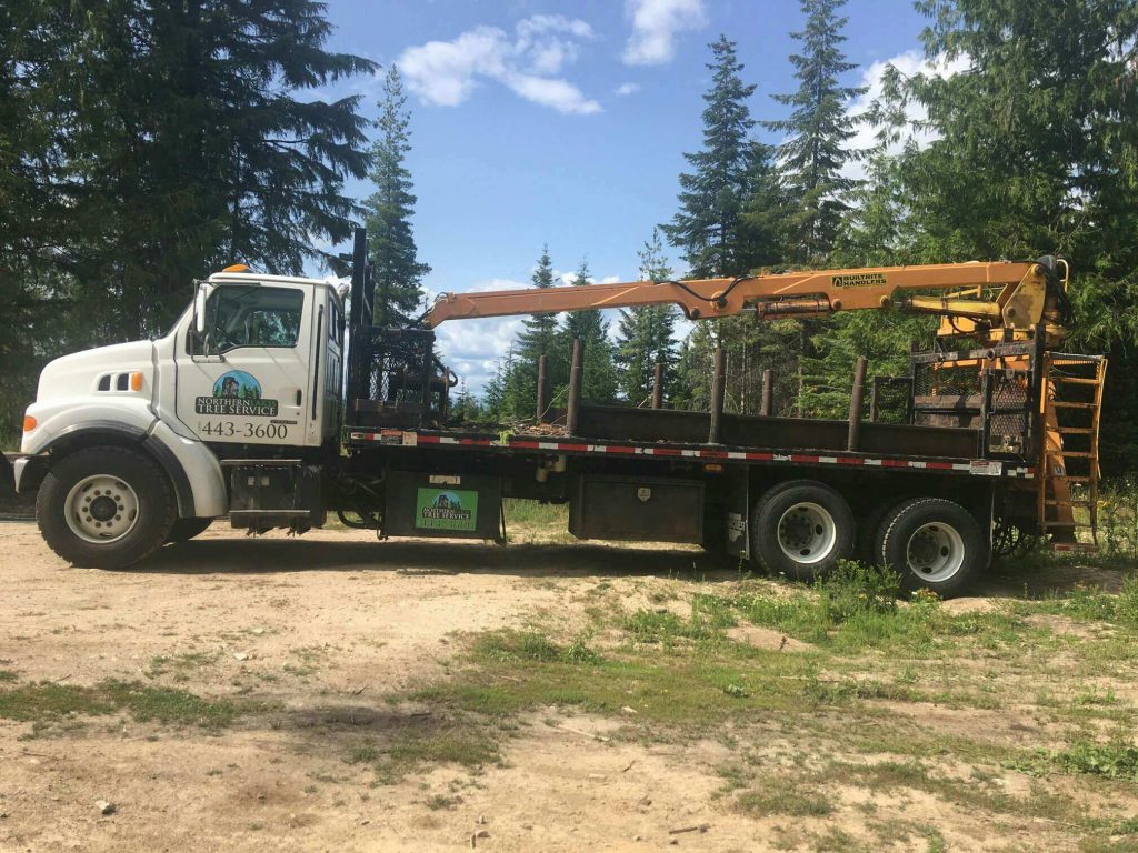 northern-lakes-tree-service-grapple-truck-side